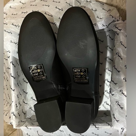 Qupid Black Faux Leather Block Heel Black Ankle Boots | Size 7 - Picture 4 of 7